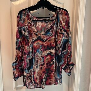 Karen Kane blouse with watercolor print. Size Large. Perfect condition.